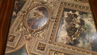 鏡で天井画を鑑賞