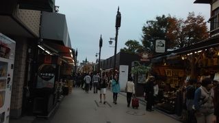 いつ行っても賑やかな通り