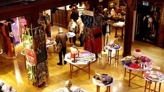 ロンドンの老舗デパート、リバティへ。