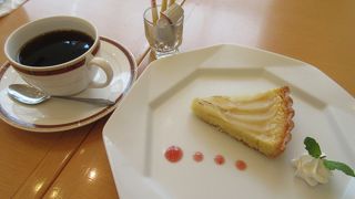 【レストラン】 ツインリーブスホテル1F 「カメーリア」