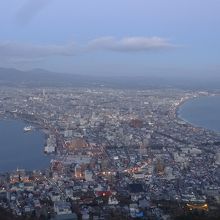 後ろの方に見えているのが恵山のようです