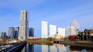 夜景スポットとして有名。昼間の眺めも気持ちが良い。