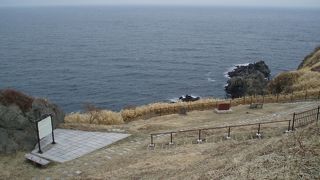 有名人の歌碑にしては・・・・