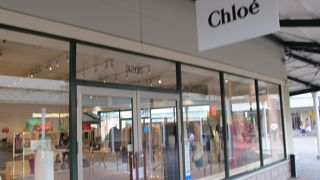 バッグ、財布で有名なお店です。