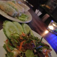 ディナー、後トマト・ツナサラダ、ビール２本１１００００Kip