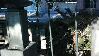 佃島を作った方の墓だそうです