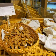 バルトならではの黒パンらしく何か