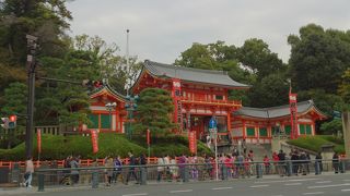 祇園に来たならぜひよっていきましょう！八坂神社