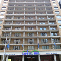 道路を挟んで目の前がバス停