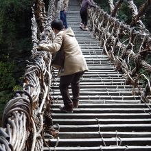 へっぴり腰で・・・