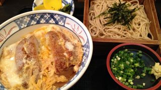 博多の路地裏にあります