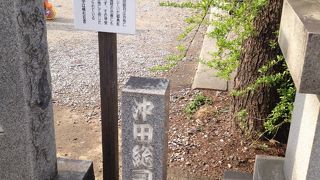 今戸神社内にあります。
