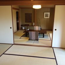 ふた間続きの「侘助」のお部屋