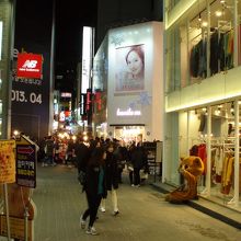 どの道も人がいっぱい！