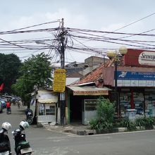 旅行代理店も有りました