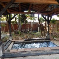 玄関のそばに宿泊者用の足湯があります