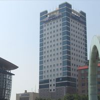 左に少し見えるのが韓国鉄道の釜山駅。ＫＴＸの始発終点駅。