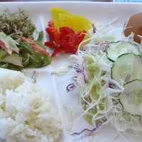 キムチと粗挽きソーセージもありましたが、好き嫌いで選ばず。