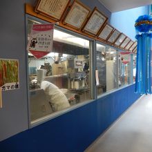 小さな見学コースがあります