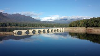 いつ崩れるかわからない雰囲気ある橋