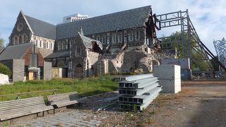 地震による損壊から回復していません。