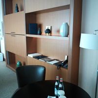 デスクとテレビ台