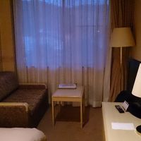 ビジネスホテル風の部屋