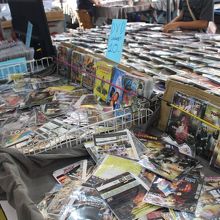 妖しい違法な？DVDも売っていました。