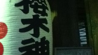 本郷三丁目駅近くの神社