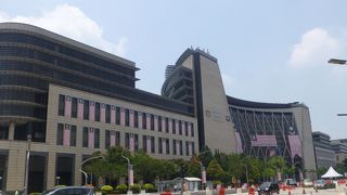 大きいビルです