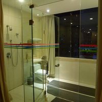 部屋全面とガラスで仕切られている