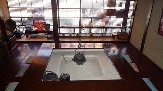 お茶屋建築の中でお茶出来る