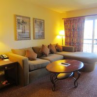 リビングルーム・ソファーがベッドに