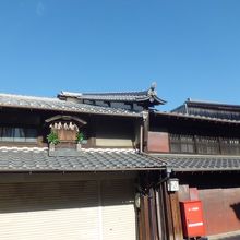 うだつと神棚がある屋根