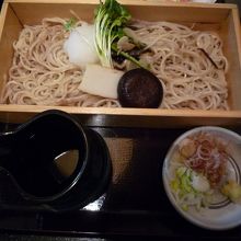 雪割り　絹引きうどん