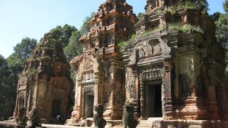 遺跡群最古と言われる建物で、いかにも遺跡と言う感じがするこじんまりした、可愛い場所です