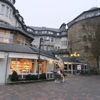 手前のベーカリーで簡単に朝食