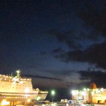 夜のフェリー
