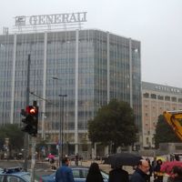 中央駅を降りると大きな看板が目に入ります