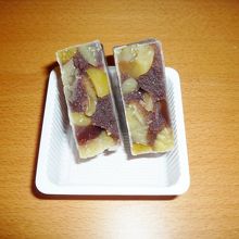 栗きんつばは栗がぎっしり！