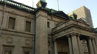 オフィス街にこんな建物が