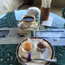 館内のカフェで休憩