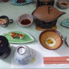 朝食はダイニングルームで。