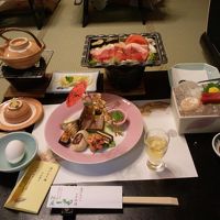 他にもビーフシチュー、イワナの塩焼き、デザートも出ます