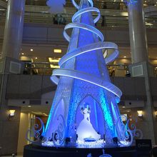 ランドマークタワーにもクリスマスツリーがありました。
