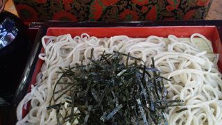 柏屋の入口にある蕎麦屋さん。手打ち蕎麦は期待を裏切らなかった。