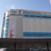 広島駅前の大きなデパート