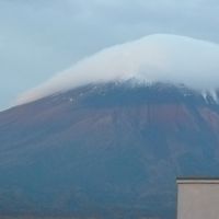 部屋から見た富士山（雲がかかってるけど）