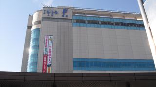広島駅前の大きなデパート