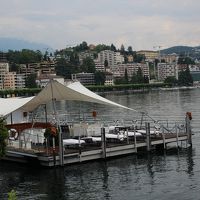 朝食の湖上レストラン